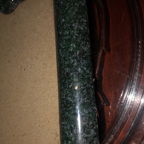 Green marble shell picture frame - Picture 2 of 7